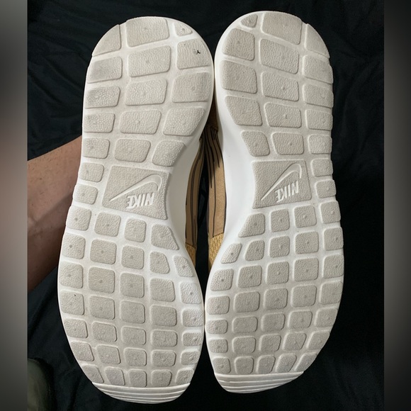 Nike Roshe Run Hyperfuse Gold Metallic - Picture 5 of 6